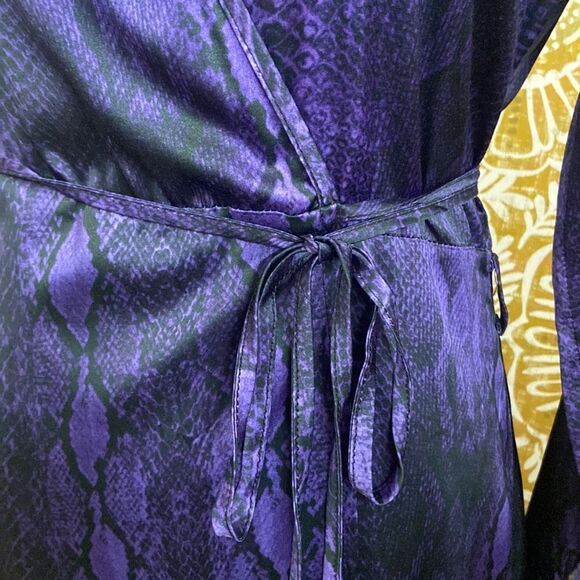 NWT The Andamane Beverly Gorgeous Satin Wrap Midi Dress in Snake Viola size XS - Picture 5 of 12